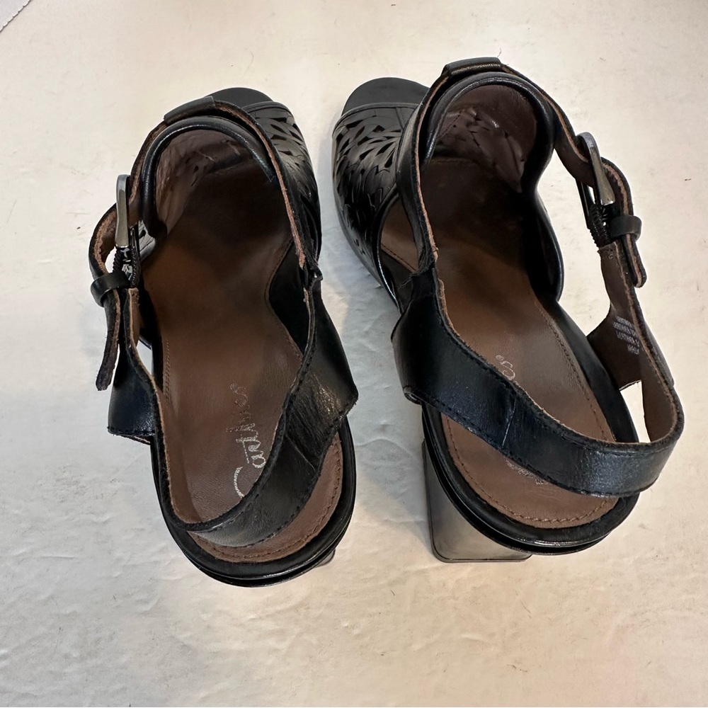 NIB Vintage Earthies Acadia Women's Black Perforated Leather Heeled Sandals 8.5 - Picture 5 of 6